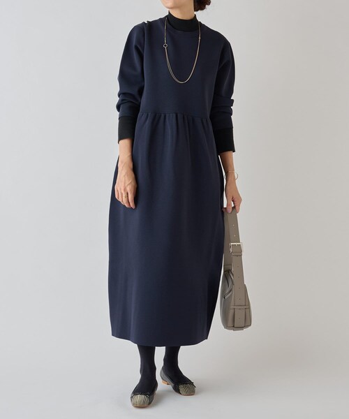 美品【BEARDSLEY】パールバイカラーワンピース ビアズリー BEARDSLEY（ビアズリー）の「後ろフレアバイカラーワンピース