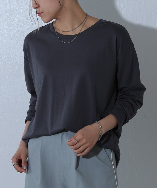 COLONY 2139（コロニートゥーワンスリーナイン）の「スマート長袖Tシャツ（Tシャツ/カットソー・レディース・ホワイト/ブラック/チャコールグレー・F）」の3枚目の写真