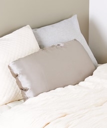 3coins（3coins）の「シルク枕カバー／and us（スキンケア）」