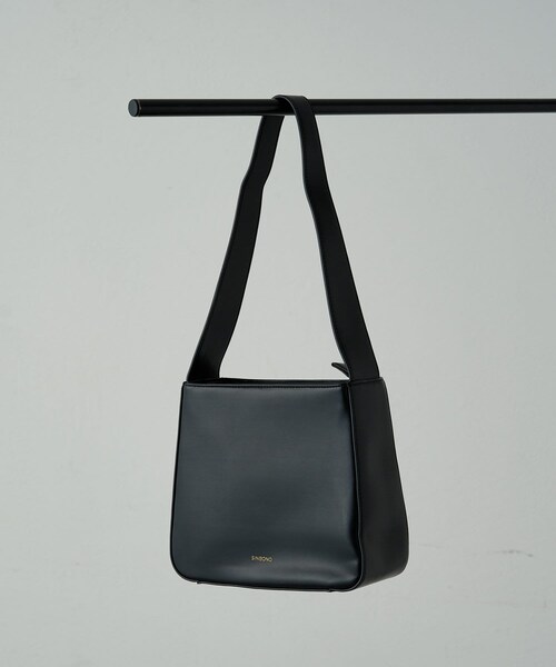 LOUNGEDRESS(ラウンジドレス)の「【SINBONO/シンボノ】 BETTY(ショルダーバッグ・レディース・ブラック・F)」の1枚目の写真