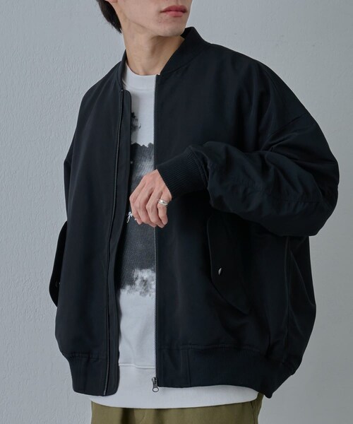 COLONY 2139(コロニートゥーワンスリーナイン)の「BIG MA-1(ジャケット/アウター・メンズ・グレージュ/ブラック・M/L)」の2枚目の写真