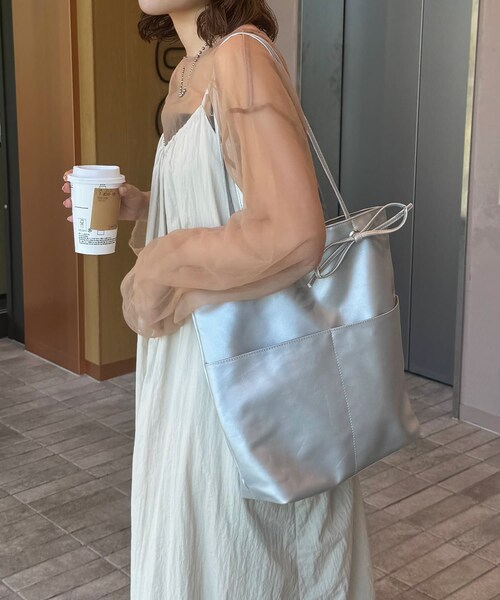 Lattice(Lattice)の「サイドリボントートバッグ(バッグ・レディース・ブラック/シルバー/アイボリー・FREE)」の3枚目の写真