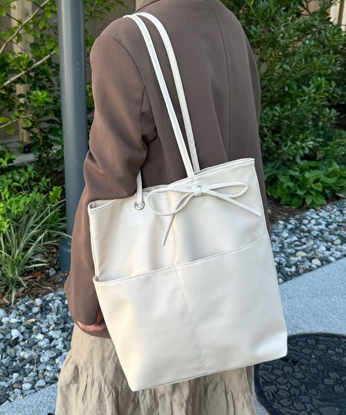 Lattice(Lattice)の「サイドリボントートバッグ(バッグ・レディース・ブラック/シルバー/アイボリー・FREE)」の2枚目の写真