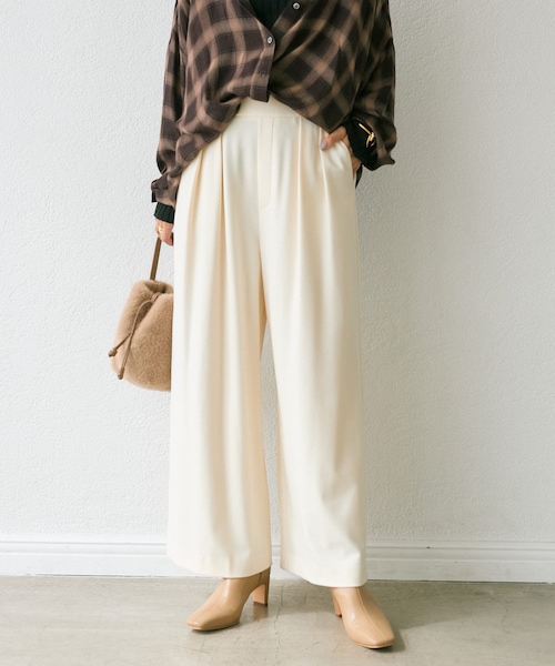 RIVE DROITE（リヴドロワ）の「予約【秋冬素材が登場！】両面起毛タックワイドスラックス（スラックス・レディース・ブラック/オフホワイト/グレー・36/38）」の2枚目の写真