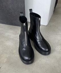 CAPRICIEUX LE'MAGE（カプリシューレマージュ）の「フロントジップショートブーツ（ブーツ）」