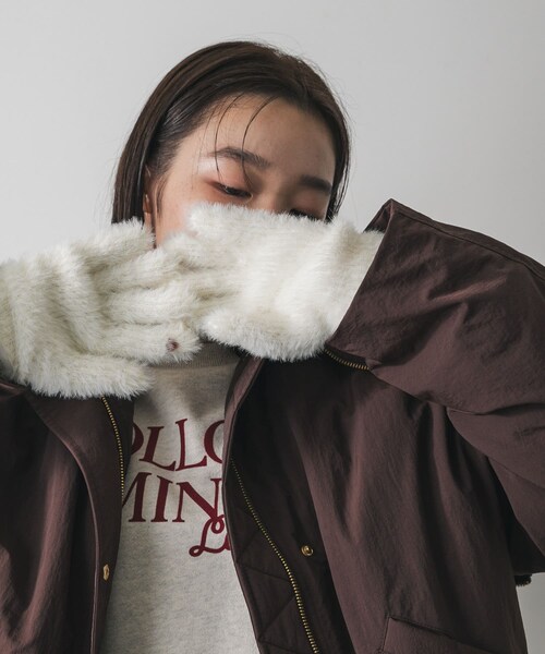 SENSE OF PLACE by URBAN RESEARCH(センスオブプレイスバイアーバンリサーチ)の「シャギーニットグローブ(ベルト・レディース・OFF WHITE/BLACK/YELLOW・one)」の9枚目の写真