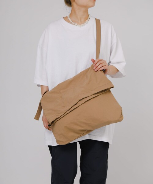 URBAN RESEARCH(アーバンリサーチ)の「RELAX FIT イージーバッグ(その他雑貨・メンズ・WHITE/レンガ/BROWN/L OLIVE/GREEN/NAVY/CHARCOAL/BLACK/PINK/BEIGE/YELLOW・FREE)」の5枚目の写真