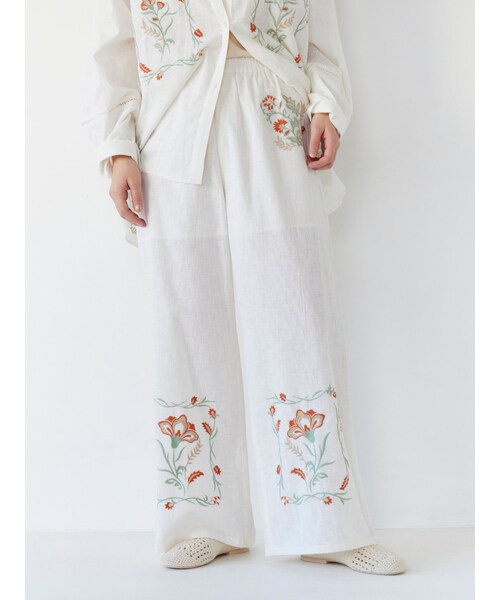 Ungrid（アングリッド）の「エンブロイダリーエスニックラフパンツ（その他パンツ・レディース・オフホワイト/ブラック/オレンジ・F）」の2枚目の写真