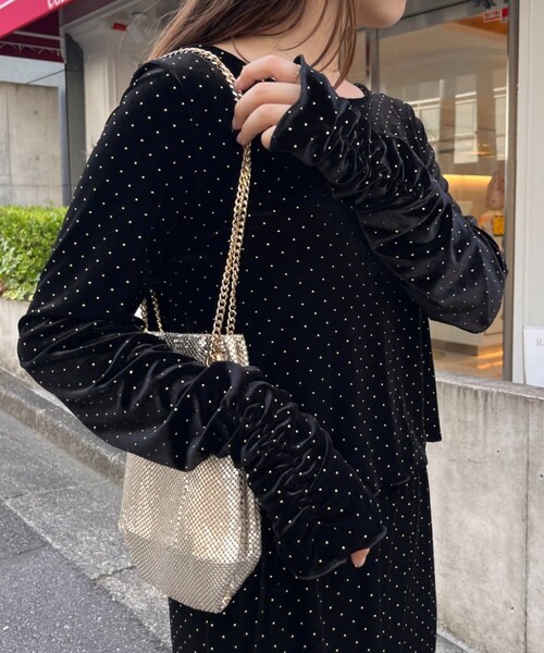 CIAOPANIC TYPY（チャオパニックティピー）の「【WILLOW】ベロアスタッズトップス（Tシャツ/カットソー・レディース・ベージュ/ブラック・ONE）」の2枚目の写真