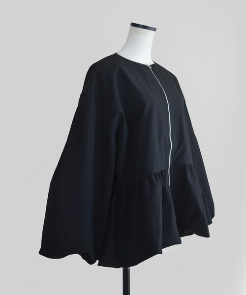 Marient（マリエント）の「ペプラムジップブルゾンJK（ブルゾン・レディース・ブラック・FREE）」の2枚目の写真