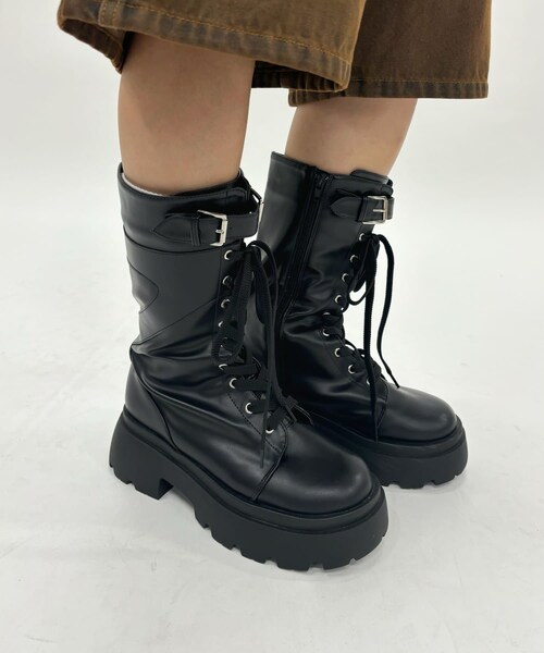 WHO'S WHO gallery（フーズフーギャラリー）の「レースアップベルトブーツ（ブーツ・レディース・ブラウン/ブラック・M/L）」の2枚目の写真