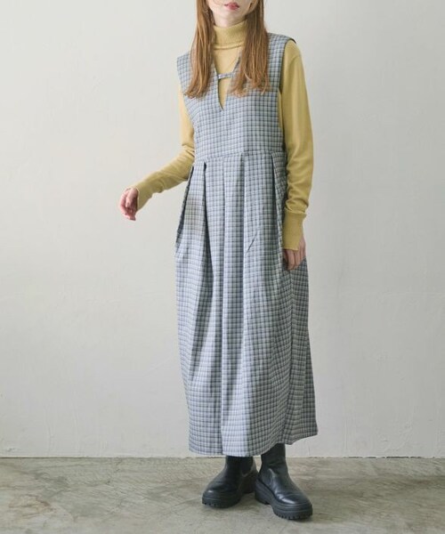 Crisp（クリスプ）の「キーネックタックジャンパースカート[c2R3581]（ジャンパースカート・レディース・ベージュ/ブラック/ブルー・FREE）」の3枚目の写真