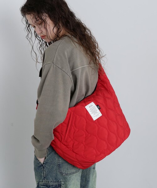 AVIREX(アヴィレックス)の「《限定》BONDING QUILTING SHOULDER BAG/キルティングショルダーバッグ(バッグ・ブラック/ブラックカモ/レッド/ネイビー/オリーブカモ・F)」の4枚目の写真