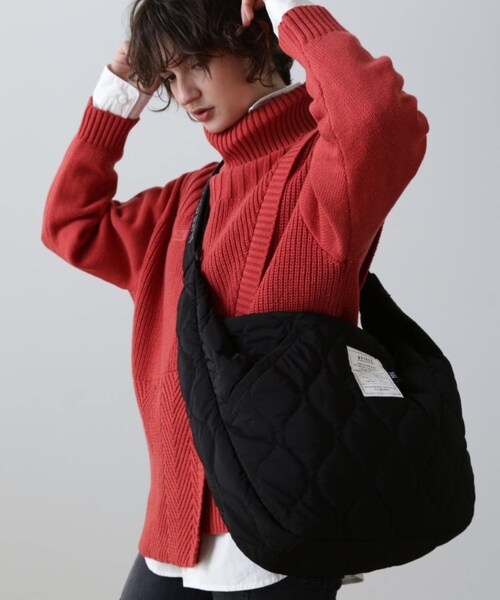 AVIREX(アヴィレックス)の「《限定》BONDING QUILTING SHOULDER BAG/キルティングショルダーバッグ(バッグ・ブラック/ブラックカモ/レッド/ネイビー/オリーブカモ・F)」の2枚目の写真