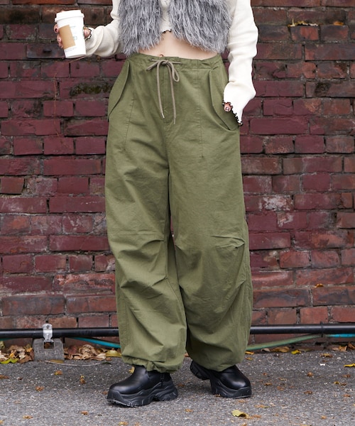 CIAOPANIC(チャオパニック)の「【UNESS/ユーネス】ワイドパラシュートパンツ(パンツ・レディース・カーキ・S/M)」の1枚目の写真