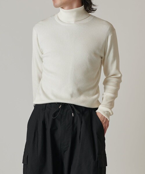 Lui's（ルイス）の「スリムタートルニット（ニット/セーター・メンズ・チャコールグレー/ブラック/ネイビー/ホワイト・S/M）」の2枚目の写真