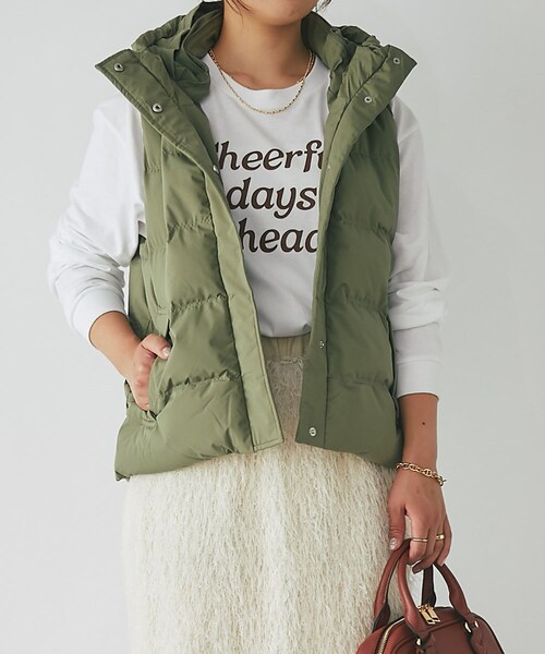 un dix cors（アンディコール）の「《予約》《着回し力抜群》エアリーピュアダウンベスト（ダウンベスト・レディース・アイボリー/カーキ/ブラック・F）」の3枚目の写真