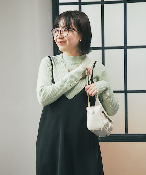 un dix cors（アンディコール）の「《予約》《MIKI's企画》ハイネック袖ボタンリブニット（ニット/セーター・レディース・ホワイト/グリーン/ブラック・F）」の3枚目の写真