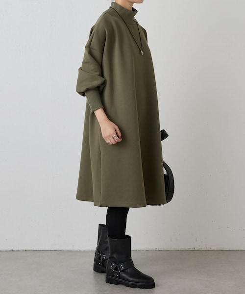 BEARDSLEY（ビアズリー）の「ハイネック袖パフダンボールワンピース