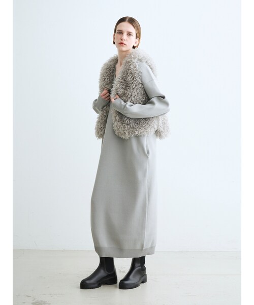 three dots（スリードッツ）の「ウェイビーファー ショートジレ