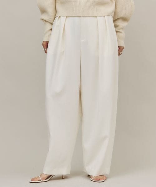 Curensology（カレンソロジー）の「ダブルクロスツータックパンツ