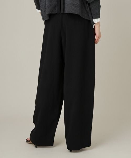 Curensology（カレンソロジー）の「ダブルクロスツータックパンツ