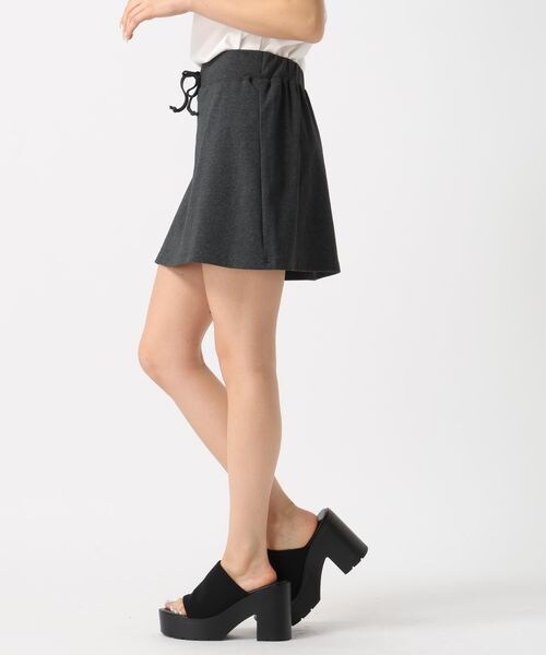 FOREVER 21(フォーエバー トゥエンティーワン)の「レイヤードカットフレアパンツ(フォーマルスーツ/小物・ブラック09/グレー10・S/M)」の16枚目の写真