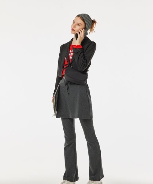 FOREVER 21(フォーエバー トゥエンティーワン)の「レイヤードカットフレアパンツ(フォーマルスーツ/小物・ブラック09/グレー10・S/M)」の5枚目の写真