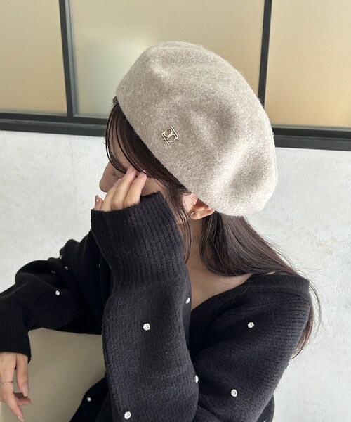 CAPRICIEUX LE'MAGE(カプリシューレマージュ)の「1ポイントベレー帽(ハンチング/ベレー帽・レディース・ベージュ/ブラック・F)」の1枚目の写真