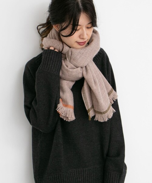 KBF（ケイビーエフ）の「フレームラインストール（ストール/ショール・レディース・BEIGE/YELLOW/GRAY・One/one）」の2枚目の写真