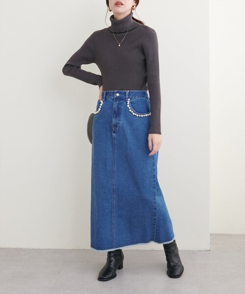 natural couture(ナチュラルクチュール)の「パール装飾デニムタイトスカート(デニムスカート・レディース・ブルー/ブラック・FREE)」の1枚目の写真