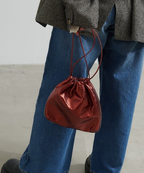 CIAOPANIC TYPY(チャオパニックティピー)の「コードレーンクラッシュメタル巾着BAG(バッグ・レディース・ブラック/シルバー/ミント/グレージュ/レッド・ONE)」の4枚目の写真