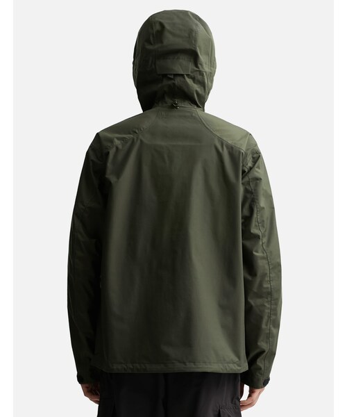 and wander（アンドワンダー）の「2.5L hiker rain jacket