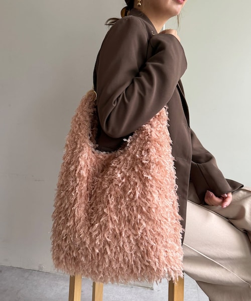 Lattice(Lattice)の「【mikiセレクト】フェザー2WAYバッグ(バッグ・レディース・ブラック/アイボリー/ベージュ/カーキ/グレー・FREE)」の4枚目の写真