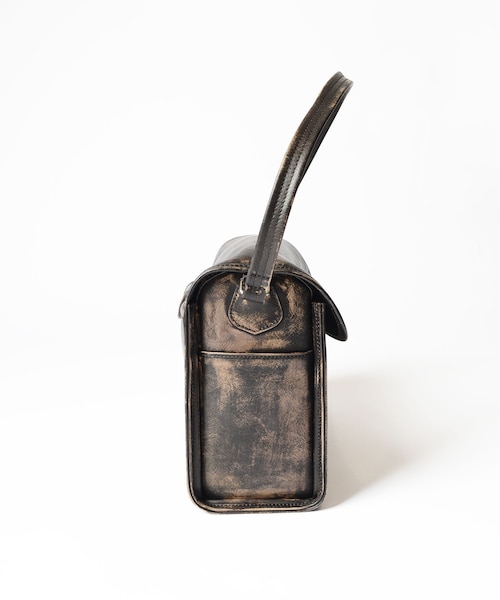 HOLIDAY（ホリデイ）の「LEATHER FLAP BAG（）」 - WEAR