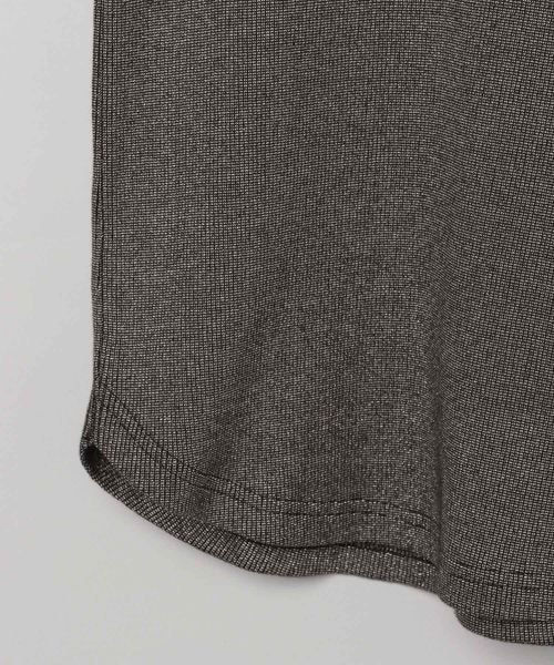 JEANASIS（ジーナシス）の「ソフトラメリブUネックLS TEE（トップス・ホワイト系その他(08)/ブラック系その他(09)・FREE）」の7枚目の写真