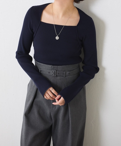 COLLAGE GALLARDAGALANTE（コラージュガリャルダガランテ）の「【デザインニット】スクエアネックリブニット（ニット/セーター・レディース・オフホワイト/ネイビー/キャメル/ブラック・F）」の3枚目の写真