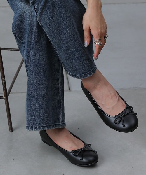 COLONY 2139（コロニートゥーワンスリーナイン）の「ラウンドトゥフラットシューズ（バレエシューズ・レディース・シルバー/ブラック/ブラックその他1・M/L）」の2枚目の写真