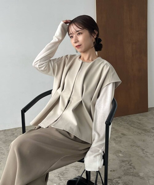 CAPRICIEUX LE'MAGE(カプリシューレマージュ)の「【shio企画】ウエストタックベスト(ジャケット/アウター・レディース・ライトベージュ/ブラック・F)」の1枚目の写真