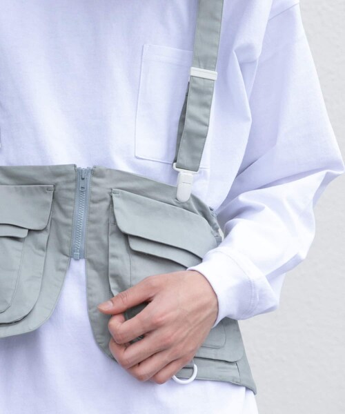ITEMS URBANRESEARCH（アイテムズ アーバンリサーチ）の「2WAYユーティリティバッグベスト（ベスト・レディース・KHAKI/BEIGE/L.CHARCOAL・one）」の12枚目の写真