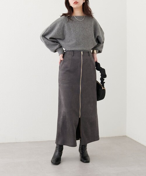 natural couture（ナチュラルクチュール）の「【セットフェア対象】ポンチスエードフロントZIPタイトスカート（スカート・レディース・アイボリー/グレイッシュベージュ/チャコールグレー・S/M/L）」の2枚目の写真