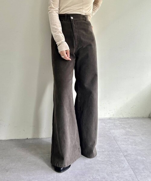 mystic（ミスティック）の「フレアデニム（デニムパンツ・レディース・ブルー/ブラウン・1/2）」の2枚目の写真