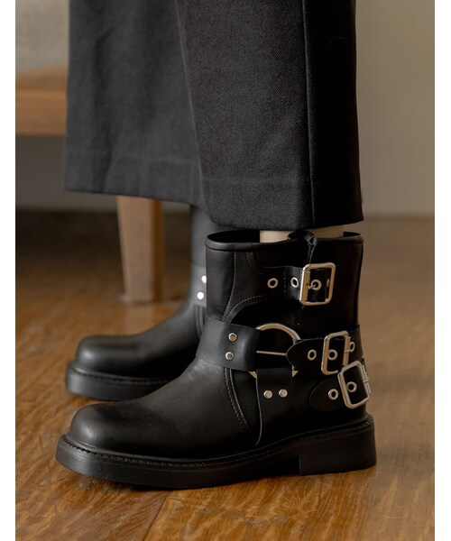 Re:EDIT（リエディ）の「バックルデザインミドルエンジニアブーツ - シューズ通販 | 人気レディースファッション - Re:EDIT（リエディ）（その他・レディース・ブラック/ブラウン・S(23.0cm相当)/M(23.5cm相当)/L(24.0cm相当)/LL(24.5cm相当)）」の4枚目の写真