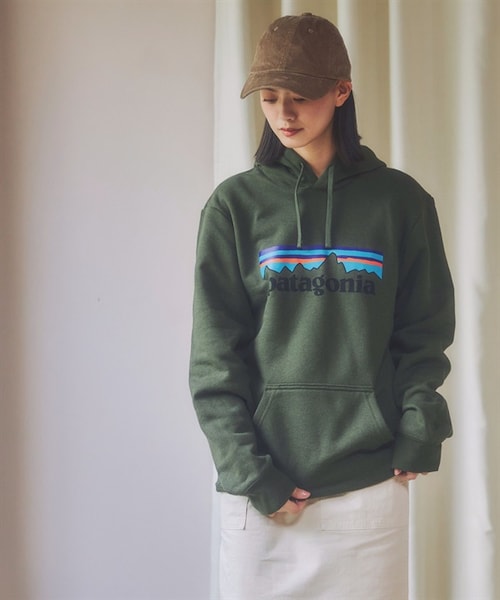 patagonia(パタゴニア)の「Patagonia / P-6 Logo Uprisal 連帽上衣(その他・レディース・白色BCW/綠色TPGN/藏青色NENA・白色BCW/綠色TPGN/藏青色NENA)」の4枚目の写真