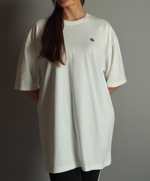 FUNGO TOKYO(ファンゴトウキョウ)の「UPPER LOGO バックプリント半袖Tシャツ(Tシャツ/カットソー・レディース・ホワイト/ネイビー/ベージュ/ピンク・S/M/L/XL)」の2枚目の写真