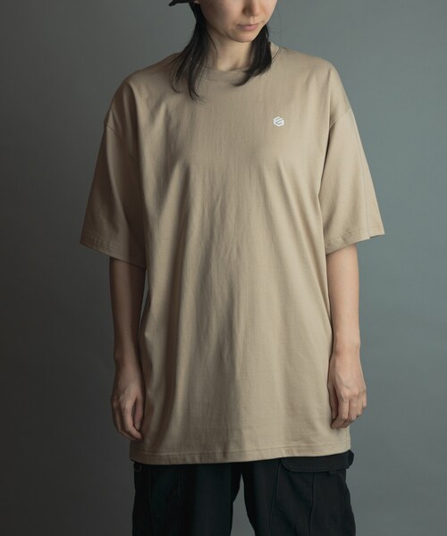 FUNGO TOKYO(ファンゴトウキョウ)の「UPPER LOGO バックプリント半袖Tシャツ(Tシャツ/カットソー・レディース・ホワイト/ネイビー/ベージュ/ピンク・S/M/L/XL)」の4枚目の写真