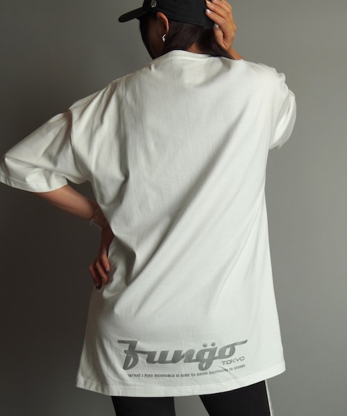 FUNGO TOKYO(ファンゴトウキョウ)の「LOWER LOGO バックプリント半袖Tシャツ(Tシャツ/カットソー・レディース・ホワイト/ブラック/グレー/レッド・S/M/L/XL)」の2枚目の写真