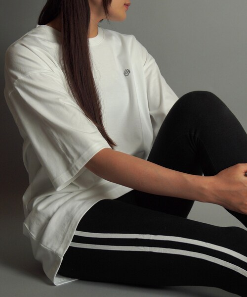 FUNGO TOKYO(ファンゴトウキョウ)の「LOWER LOGO バックプリント半袖Tシャツ(Tシャツ/カットソー・レディース・ホワイト/ブラック/グレー/レッド・S/M/L/XL)」の3枚目の写真