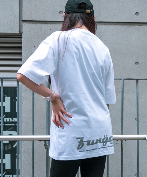 FUNGO TOKYO(ファンゴトウキョウ)の「LOWER LOGO バックプリント半袖Tシャツ(Tシャツ/カットソー・レディース・ホワイト/ブラック/グレー/レッド・S/M/L/XL)」の10枚目の写真
