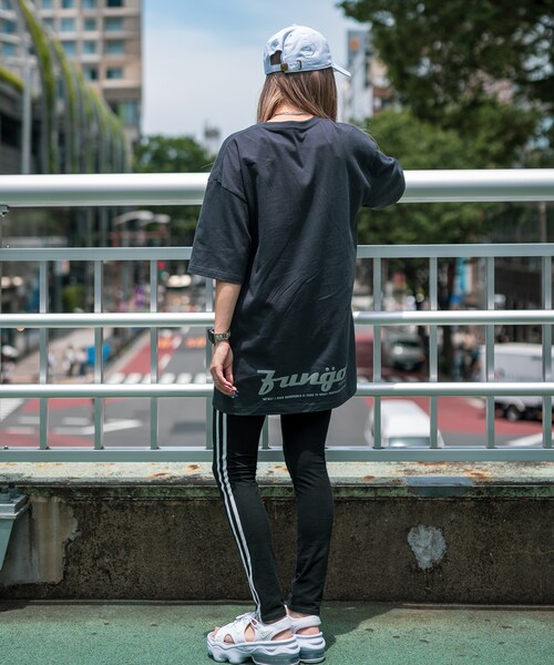 FUNGO TOKYO(ファンゴトウキョウ)の「LOWER LOGO バックプリント半袖Tシャツ(Tシャツ/カットソー・レディース・ホワイト/ブラック/グレー/レッド・S/M/L/XL)」の12枚目の写真